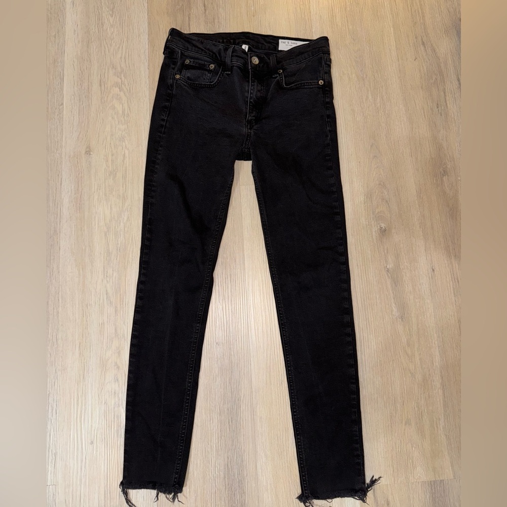 Rag & Bone black Skinny Jeans with raw hem. Size 28